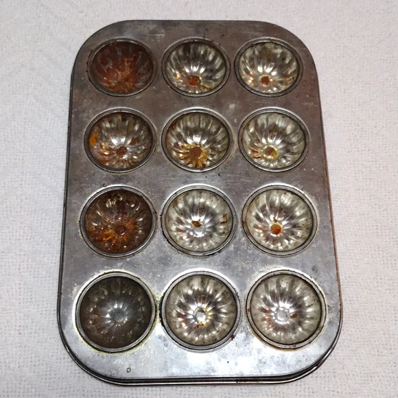 Vintage 80s Hoan Hong Kong Pastry Tin - Picture 2 of 7